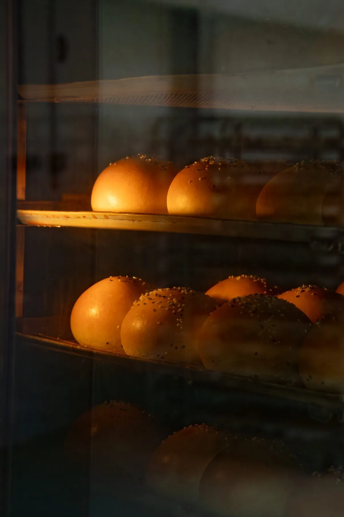 bakeo-chifle-burger-in-cuptor-industrial-coacere